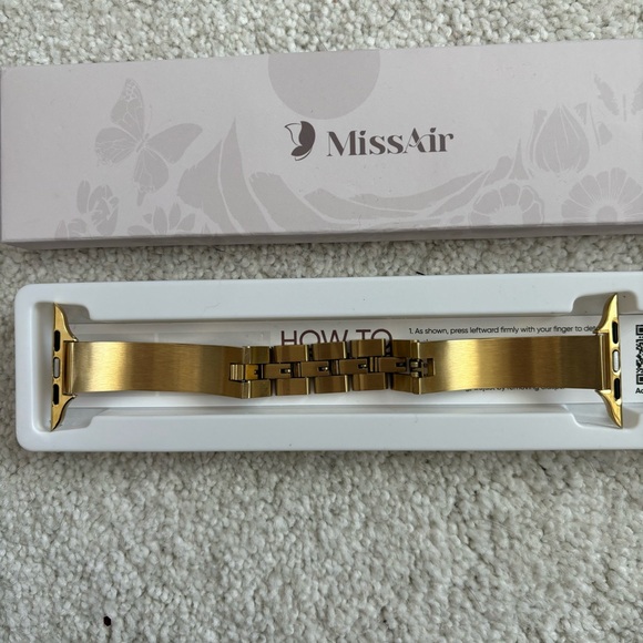 NEW IN BOX missair gold clover apple watch band adjustable series 3 - Picture 4 of 5